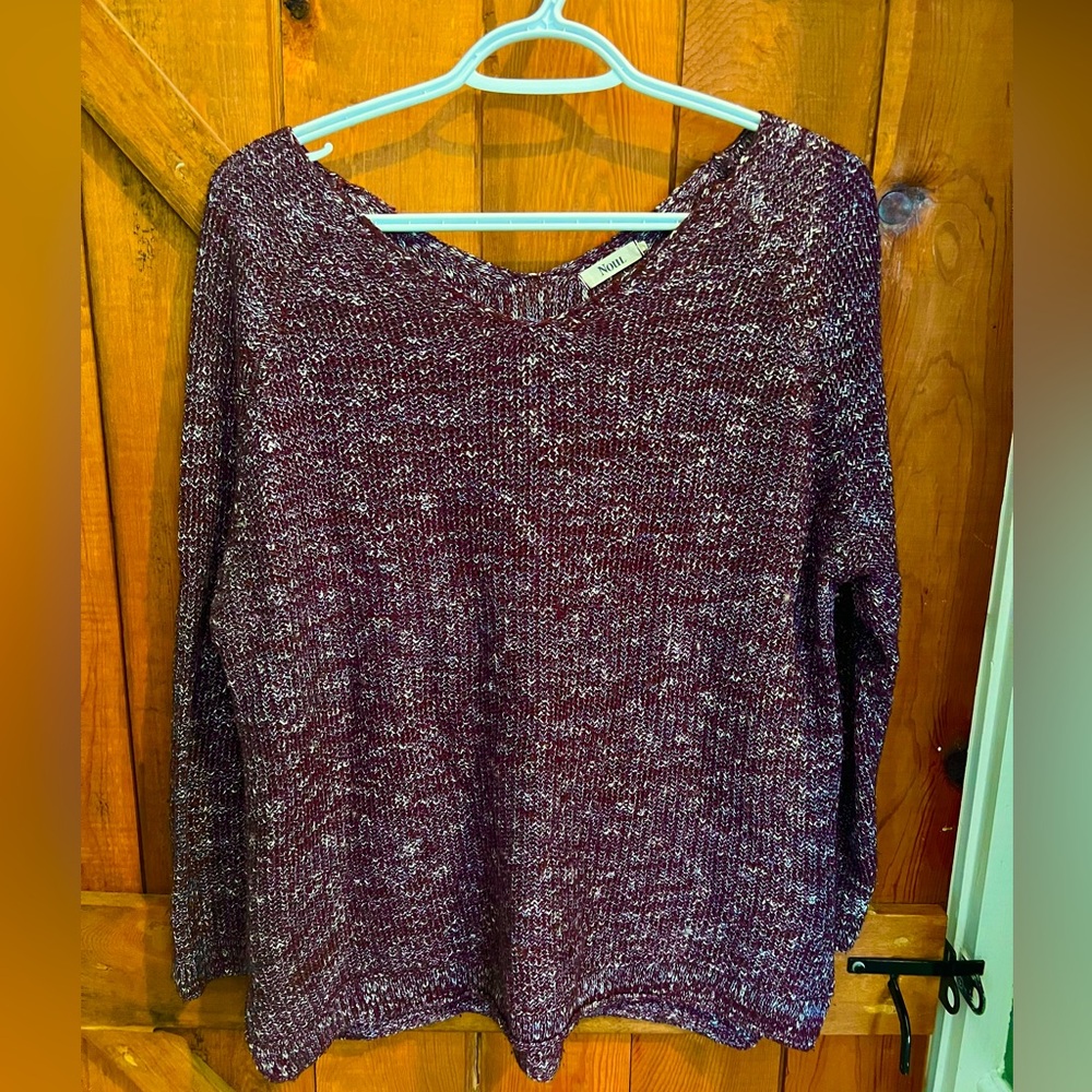 Noul V Sweater/Shirt Medium